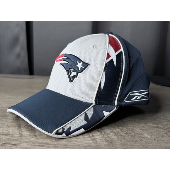 NWOT VINTAGE REEBOK NFL NEW ENGLAND PATRIOTS STRETCH FITTED HAT S/M - Picture 1 of 7